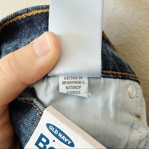 Old Navy NWT Boyfriend Mid-Rise Straight Leg Cropped Jeans Buttercup Wash Sz 2 - Picture 10 of 10